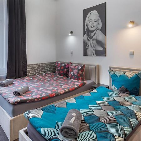 70S Guest Room Krakow Exterior photo